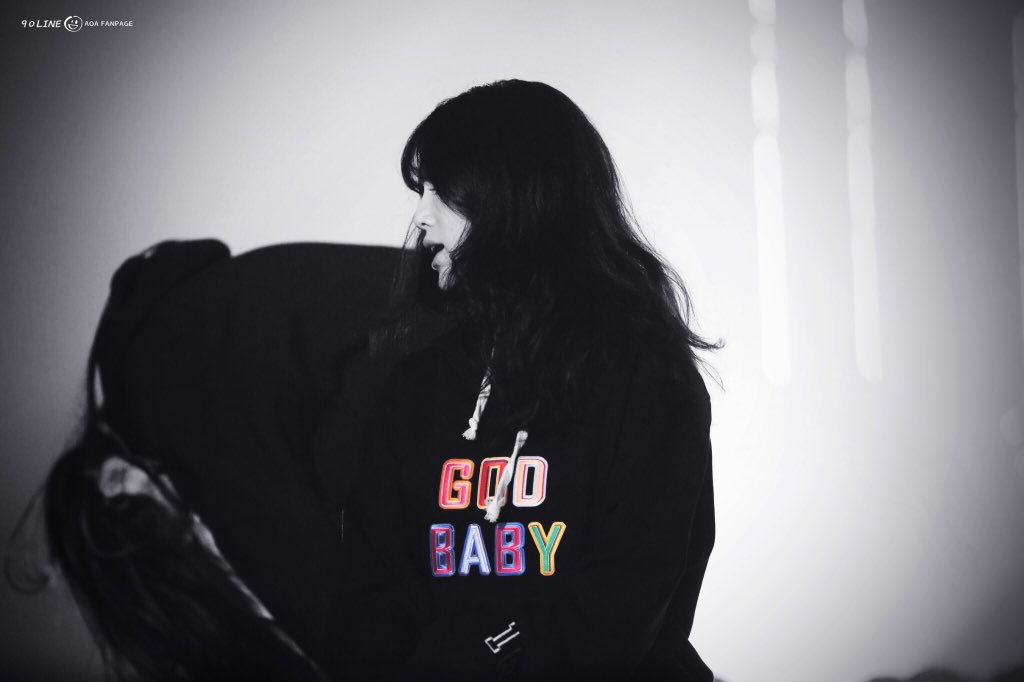 90line_aoa tweet media