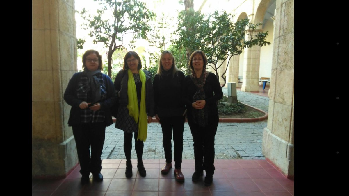 SaviReus's tweet photo. Foro literario con Marisol Ortiz de Zárate en el #AulaMagna #1ESO #DepartamentoDeCastellano @ZARORTIZ https://t.co/grYCdPjMEu