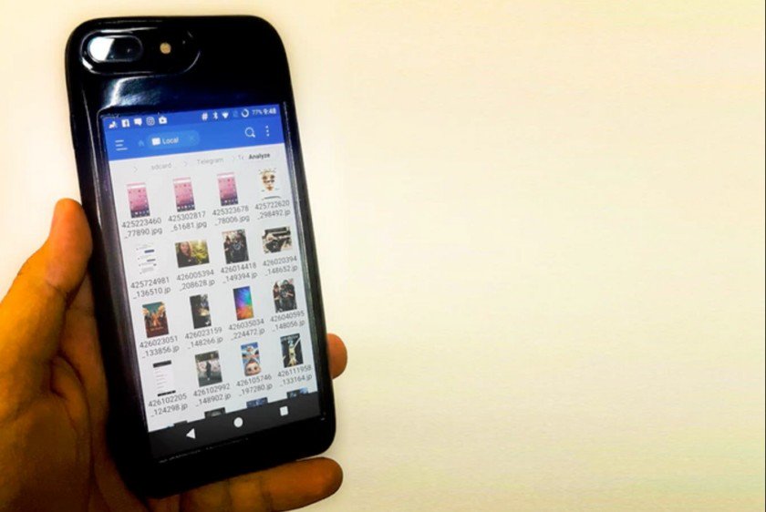 AndroidAuth's tweet image. Inexplicable #kickstarter project puts Android on an iPhone case goo.gl/RbH4Lv