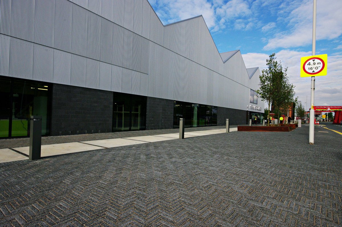.@CTAwards @reformlandscape @EvansVettori @TrentUni Secondly we move over to Merseyside, with Wirral Met College commended. Double Excel Kellen paving used here, huge! #kellen #paving #CTAward