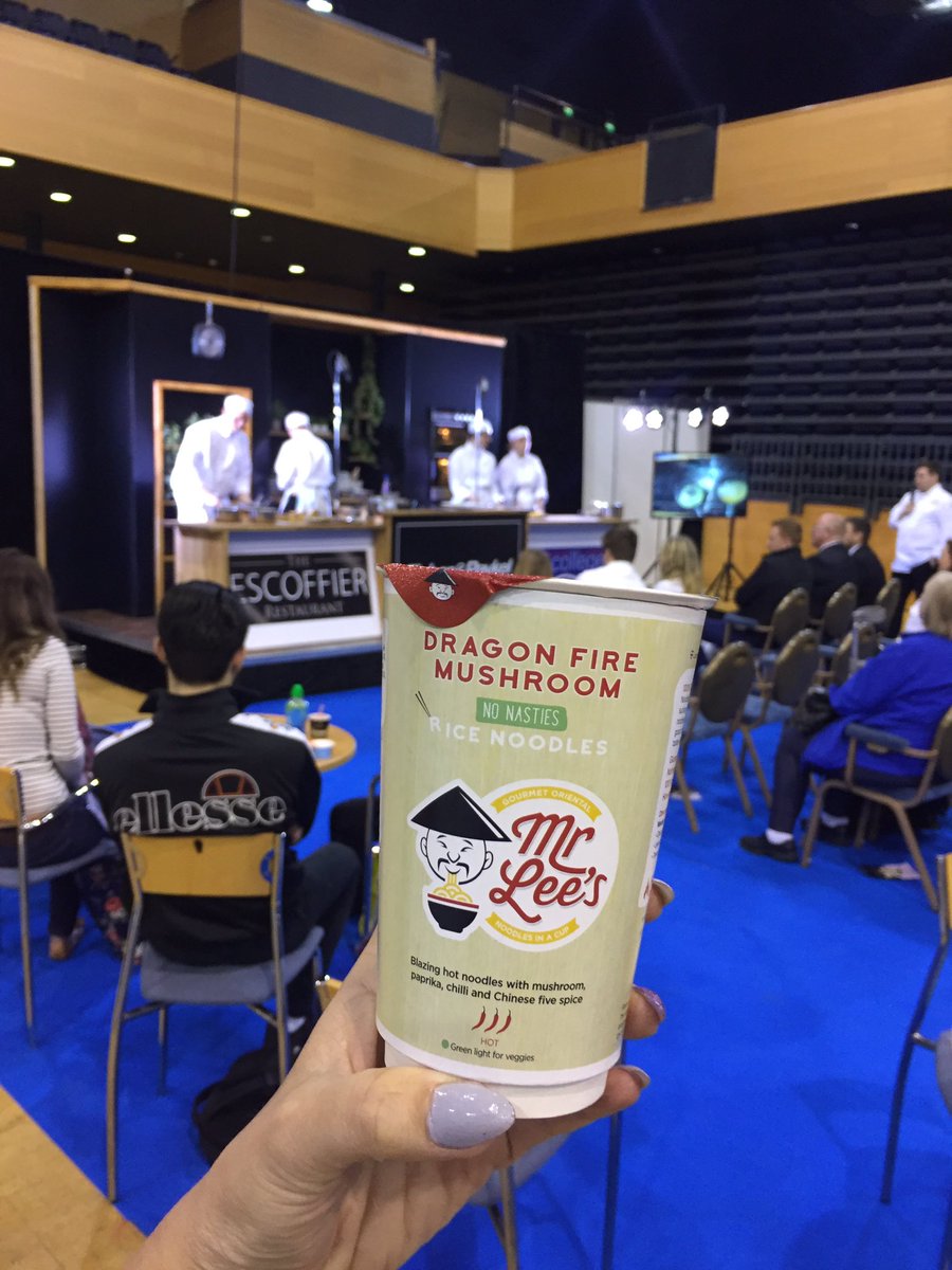 EwelinaBlachut's tweet photo. The legend @wokingwithandy cooking with @mrleesnoodles #mrleesnoodles #cooking #bournemouth #dorsethour #andychu #ewelinablachut https://t.co/O5kPusPEhb