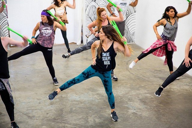 gethealthyuae's tweet photo. New Dubai #fitness class Pound moves to a different beat
https://t.co/cJq8FCaDmj https://t.co/RsmM8hRQx7
