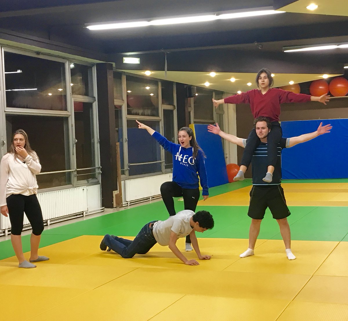 Répétitions des danseurs et acteurs/chanteurs ! <a href="/BackstageHec/">HEC</a> revient le 2 et 3 Mai sur le campus <a href="/HECParis/">HEC Paris Business School</a> et le 6 Mai au #Comédia !