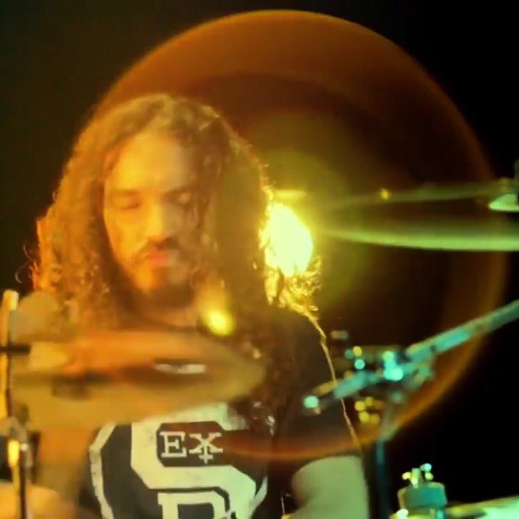 TAOoficial's tweet photo. #codigo de #honor #tao @TAOoficial #video #clip #rock #metal #drums #drumer @DavidTAOdrums https://t.co/xbXNEX0CT6