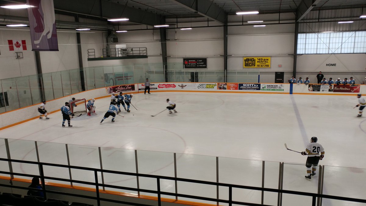 ThunderwolvesOR's tweet photo. The Men's hockey team takes a early 1-0 lead against Georgian Barrie @howdyglover @LakeheadOrillia https://t.co/Vez8ehmJr8