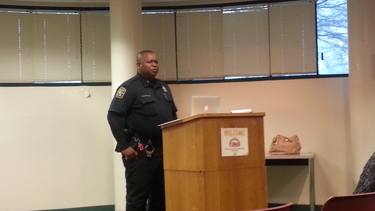 ElectDarris's tweet photo. Wow! Officer Pittman with a great report. Gas station crimes have been reduced by 75% in the area. #fultoncountypolice #district3 https://t.co/GqL4KW14AI