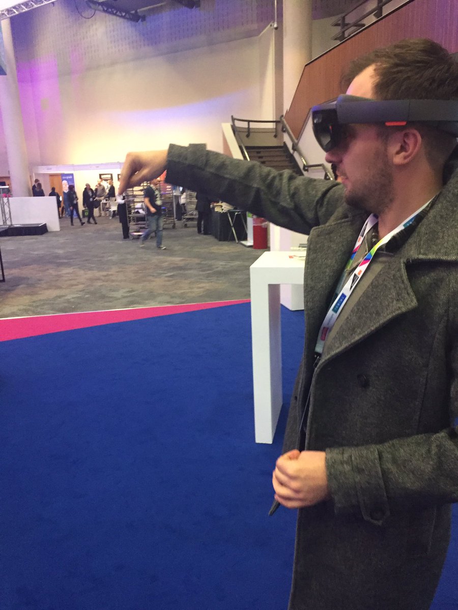 eLearn_Loucoll's tweet photo. Our @RickySnodgrass with some brand spanking new VR goggles. He also broke a robot. https://t.co/BF3X9QKykG