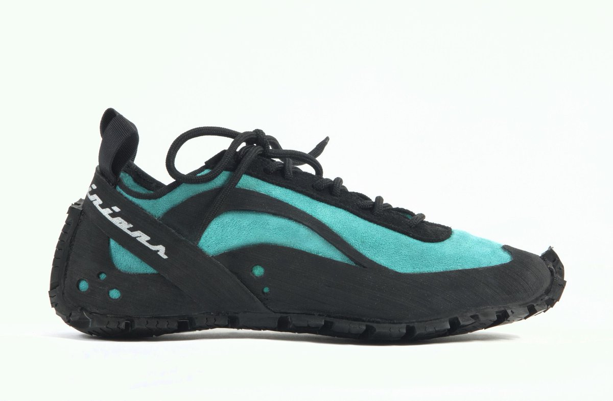 cat_sneakers's tweet photo. Luce diseño sostenible | https://t.co/ERCRQBM8Vk
#Sueladeneumatico #calzado #sostenible #PiesdeGato #ForUrbanAnimals #reciclaje https://t.co/Xxb6cjVgW8