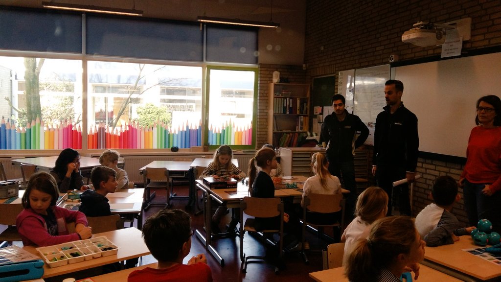 Een mooie dag voor opnames voor <a href="/Leren_Brainport/">Brainport voor Onderwijs</a>! Vandaag filmen we oa op de <a href="/trudoschool/">trudoschool stiphout</a>! #programmeren #brainport