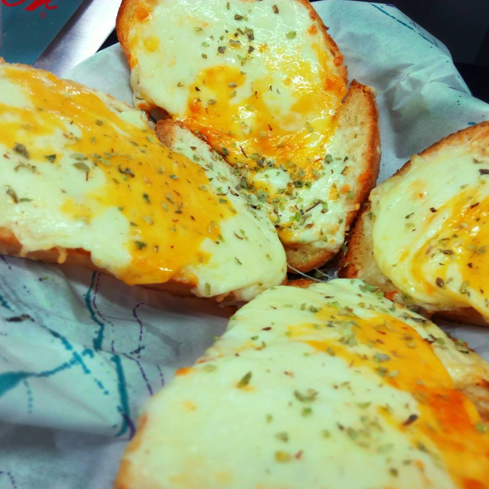 Alertamenu's tweet photo. ¡Qué buena pinta tienen los Garlic Bread🤤de @ELLAMERICANO!¿Y si los probamos?👉👈
En https://t.co/PrMwPZV5Ci❗apuntamos esta #sugerencia y más✅ https://t.co/ajBQYRjb9J