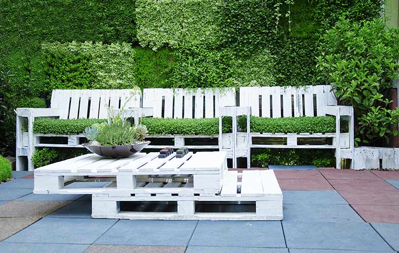 solutionsdeco's tweet photo. Des #meubles en #palette pour une #décoration « faite maison » https://t.co/oVwO129G77 https://t.co/udBCbU0eul