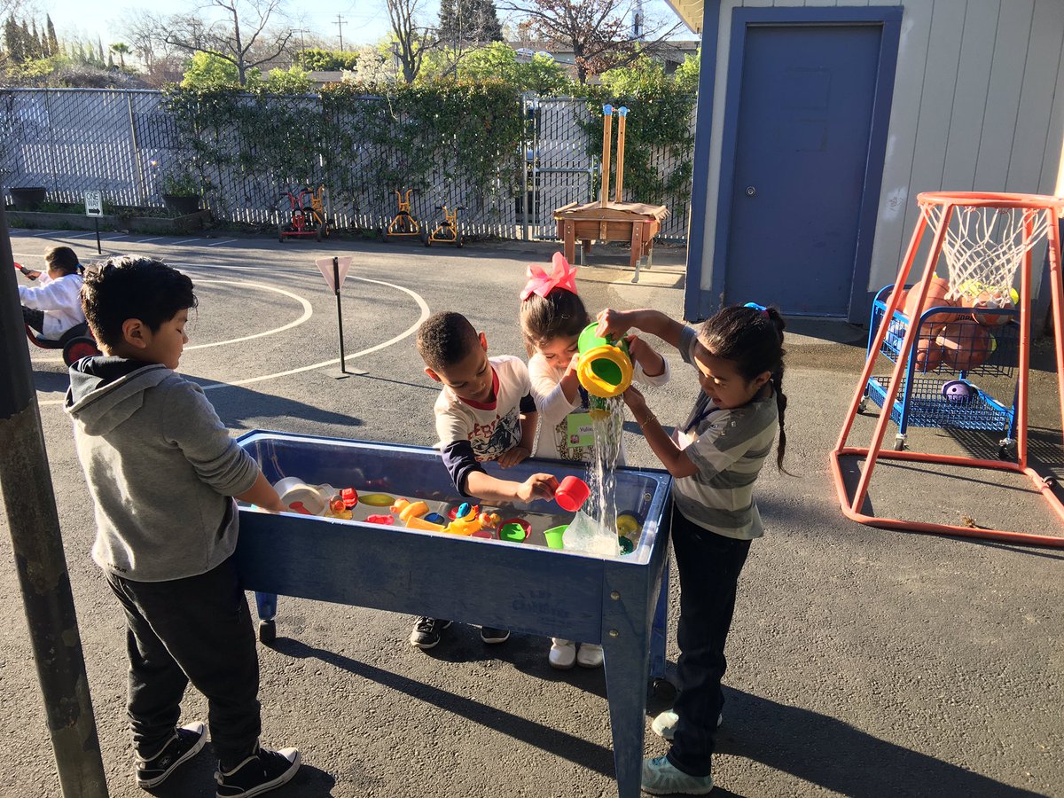 FSUSDEarlyLearn's tweet photo. Exploring, collaborating, communicating all outside on this lovely day @FairfieldSuisun @FSASPrincipal Preschool https://t.co/QcyLK2xb1e