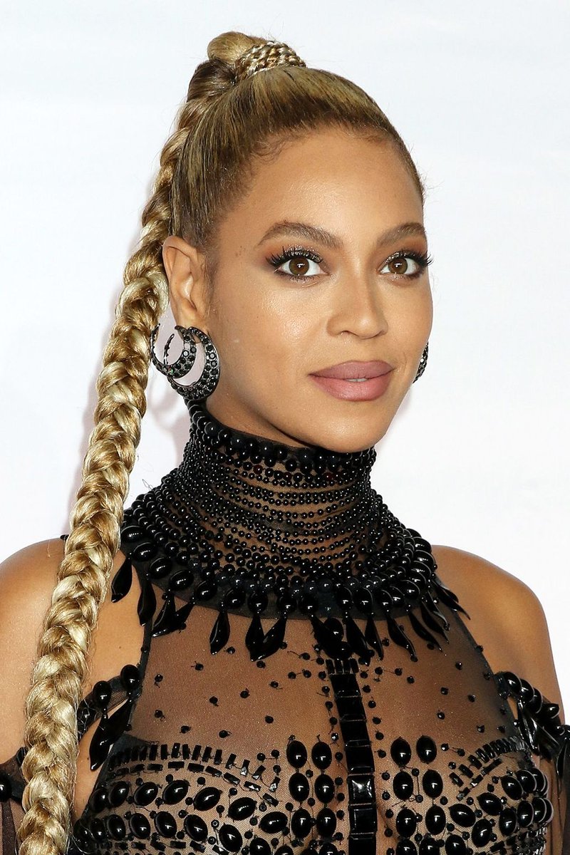 BritishVogue's tweet photo. The sex of @Beyonce’s twins revealed – through the medium of jewellery? https://t.co/Bde1dJQDNL https://t.co/yJ2eRSZ8Fh