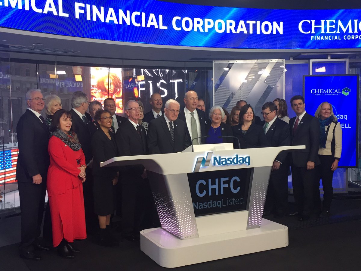 WNJLLP's tweet photo. Counting down: @ChemicalBank is about to ring the opening bell on @NASDAQ https://t.co/ZZE8wn7THV