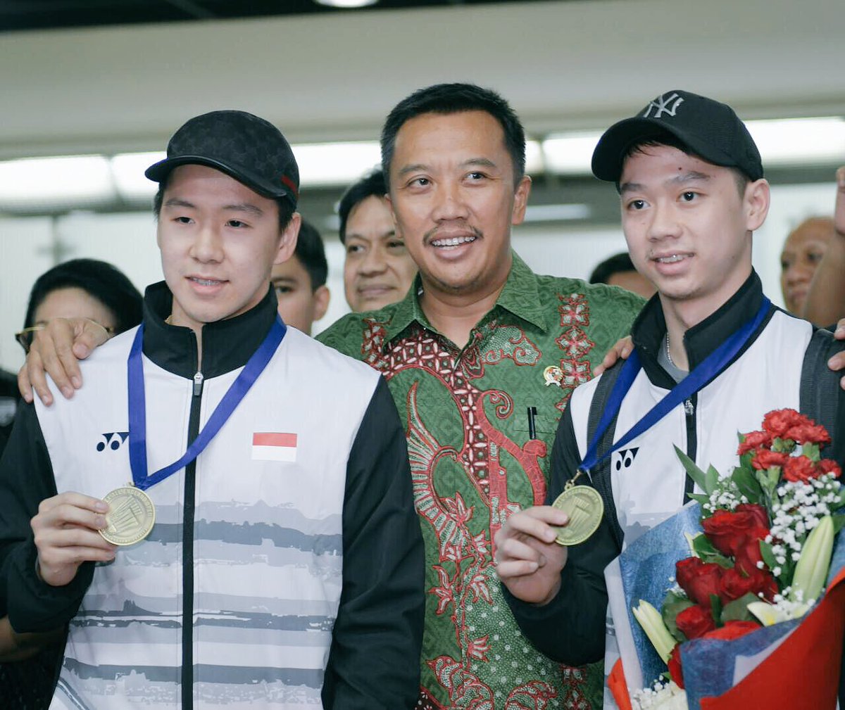 imam_nahrawi's tweet photo. Selamat dtg juara All England 2017 Kevin/Marcus. Kalian bikin Indonesia bangga, perjuangan berat blm selesai.#AsianGames2018 di dpn mata.-IN https://t.co/DcXsIsZ7zO