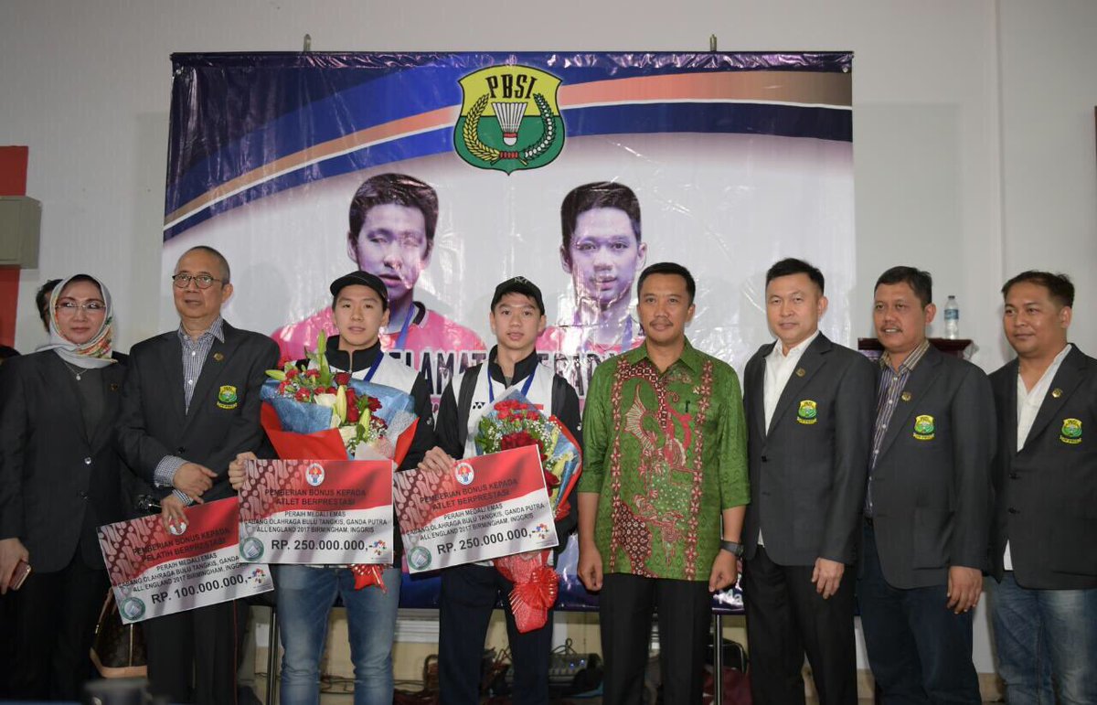 imam_nahrawi's tweet photo. Selamat dtg juara All England 2017 Kevin/Marcus. Kalian bikin Indonesia bangga, perjuangan berat blm selesai.#AsianGames2018 di dpn mata.-IN https://t.co/DcXsIsZ7zO