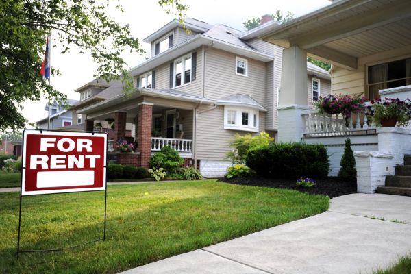 wendyfsanders's tweet photo. Homeowners’ insurance not enough if you’re a #landlord. Use a #realtor who knows #rentals. @newsday https://t.co/OpJYuInvNe https://t.co/QPcZ1xEbZ0
