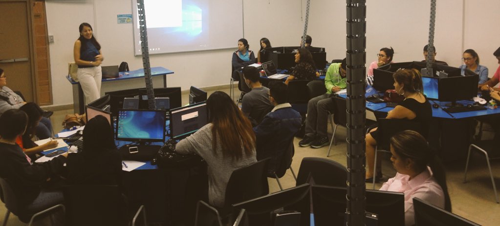 tareatuitera's tweet image. En conversatorio sobre estrategias digitales y #manejodecrisis en #redessociales #Perdig