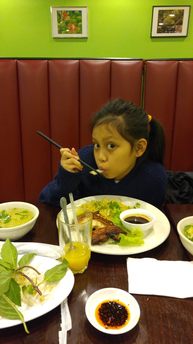 OkiAli1's tweet photo. Dinner out #phosate #fallschurch before the coming of the snow. https://t.co/KrTyKZRPyt