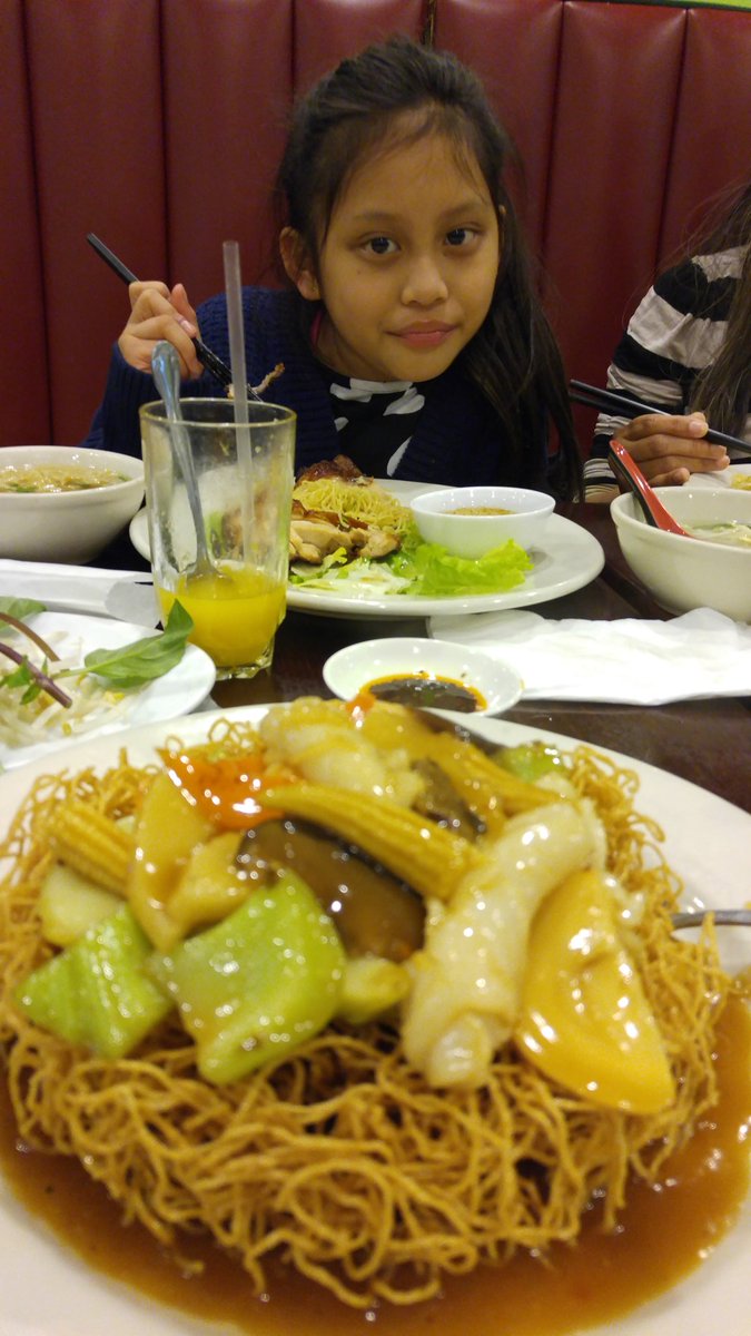 OkiAli1's tweet photo. Dinner out #phosate #fallschurch before the coming of the snow. https://t.co/KrTyKZRPyt
