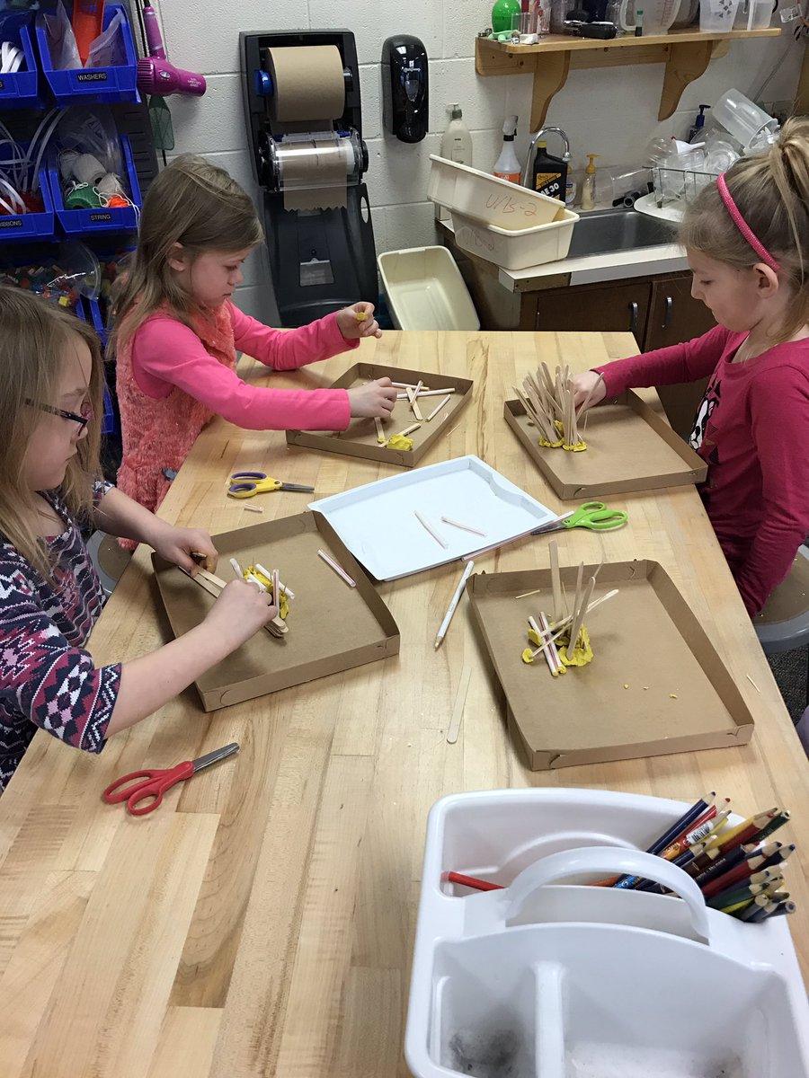 krbrookshire's tweet photo. Leprechaun traps in the stem lab @swartz_creek @dieckk5 #Engineering #stemlab #Kindergarten https://t.co/usqJrvlull