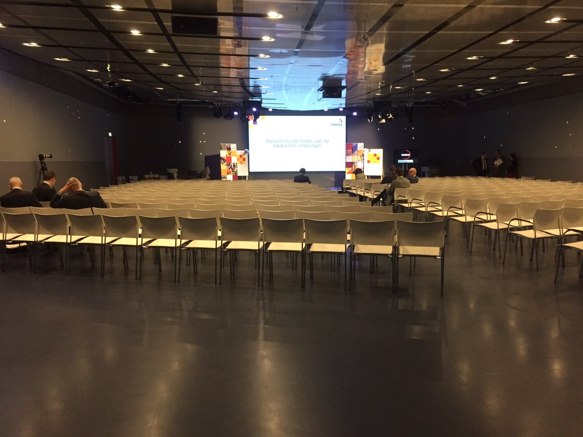 Finale Mitros badkamer challenge start zo. Finalisten maken zich klaar voor hun pitch.
#badkamerrenovatiein1dag