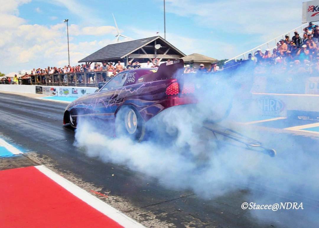 WilliamsTAFC's tweet photo. Give us a 👍🏼 if you LOVE #TireSmokeTuesday as much as we do! IS IT RACE SEASON YET?? (📸: Stacee Kenington) https://t.co/TqciSFx9Wn