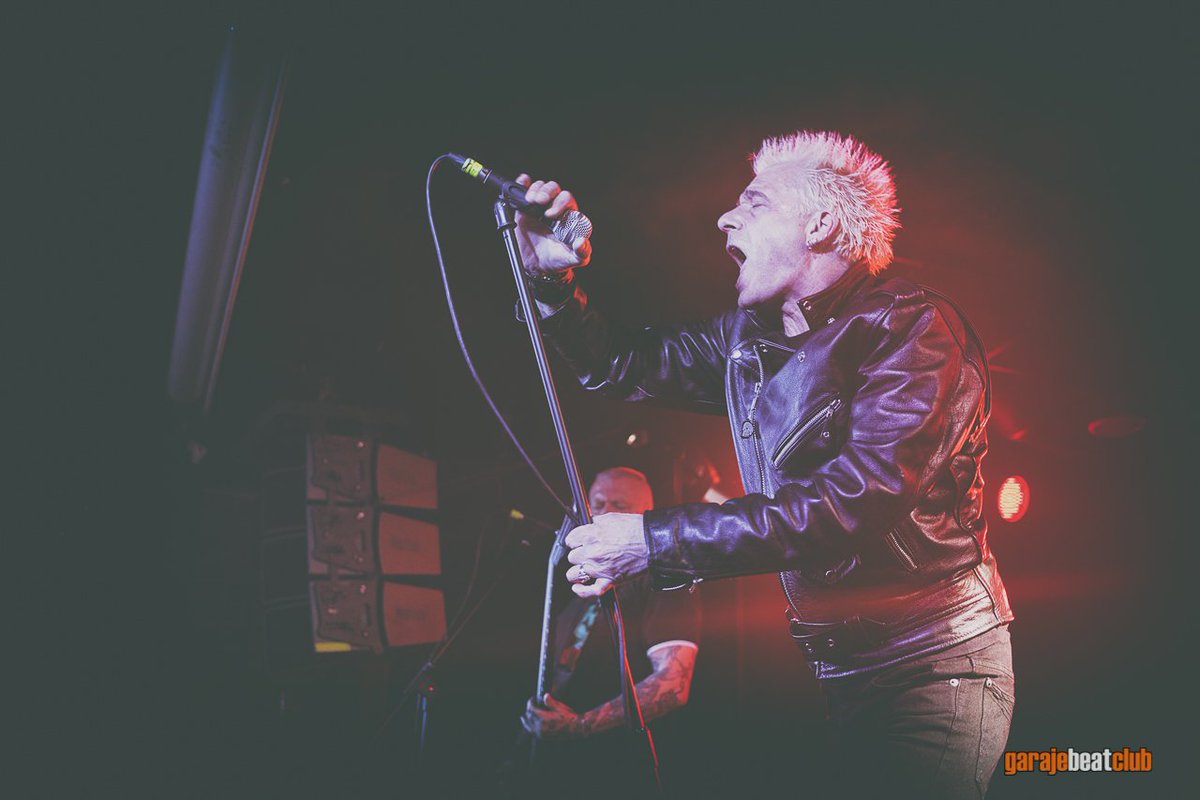 garajebeatclub's tweet photo. Nuestro amigo @DANIBIRDMAN nos envia estas geniales fotos que hizo  del concierto @gbhuk #loboshumanos y @Destrellados #punk #fotos #musica https://t.co/fvsUpkYRsf