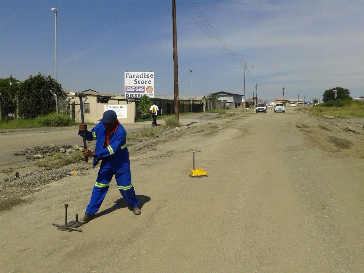 GeoSolEarth's tweet image. #CompactionTesting - #MODAASHTO - geo-sol.co.za - #Construction #Roads #Layerworks ☆
