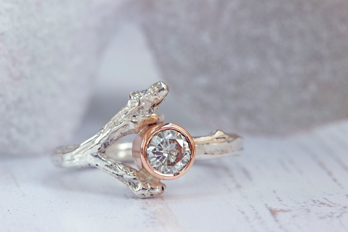 KYoungJewellery's tweet photo. Finally polished up this gorgeous twig split shank ring set with a sparkly moissanite set in a 9ct rose gold setting! https://t.co/jcgVT5fZN0