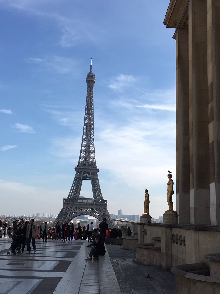 ChrisHellerCEO's tweet photo. Congratulations to our #KWFrance family on the opening of our 1st market center in Longchamp. Vive le France! 🇫🇷 #KWRI #KWWorldwide https://t.co/uxGKXvbQ1j