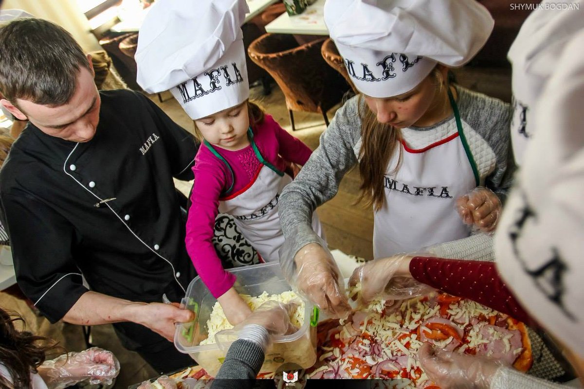 RatingCafe's tweet image. MAFIA Restaurant Karaoke Club Lviv 
Ресторан дарує 20 % знижки на приготовані малюками страви!
facebook.com/ratingcafe/pos…