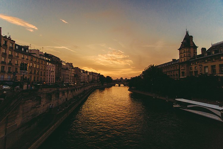 A #traveldeal you don't want to miss. Fly for FREE on your select <a href="/TopdeckTravel/">Topdeck Travel</a> Europe trip. ow.ly/LBAX309Nzsv
