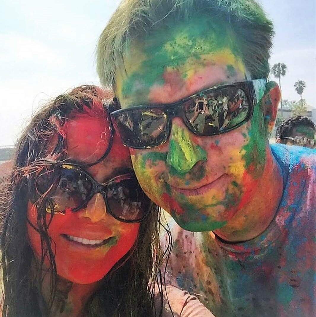 BuzzingTracks's tweet photo. #BuzzingNew @PreityZinta celebrated Holi with her husband @GeneGoodenough in #LosAngeles https://t.co/VNNxQJkFyi