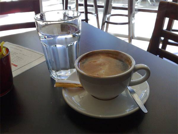 RatingCafe's tweet image. Кав'ярня-музей "Фіксаж"
Лонг блек (англ. Long black) - кавовий напій на основі еспресо, поширений в Австралії та Новій Зеландії.