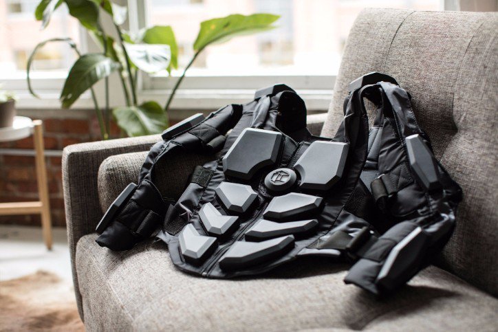bingewatchVR's tweet photo. Hardlight Haptic VR Suit Meets It’s Kickstarter Goal | VRFocus https://t.co/57YJ6EzN3J https://t.co/AwCnccRMO5