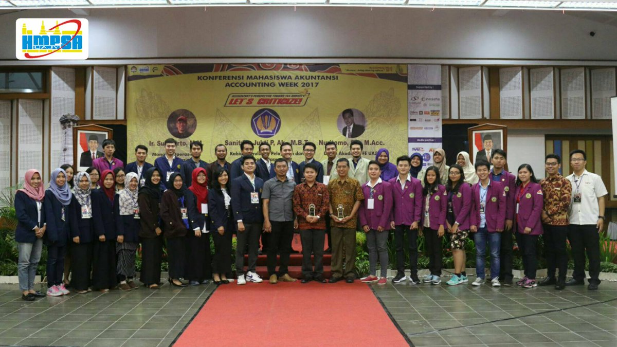 Foto bersama delegasi dan pmbicara