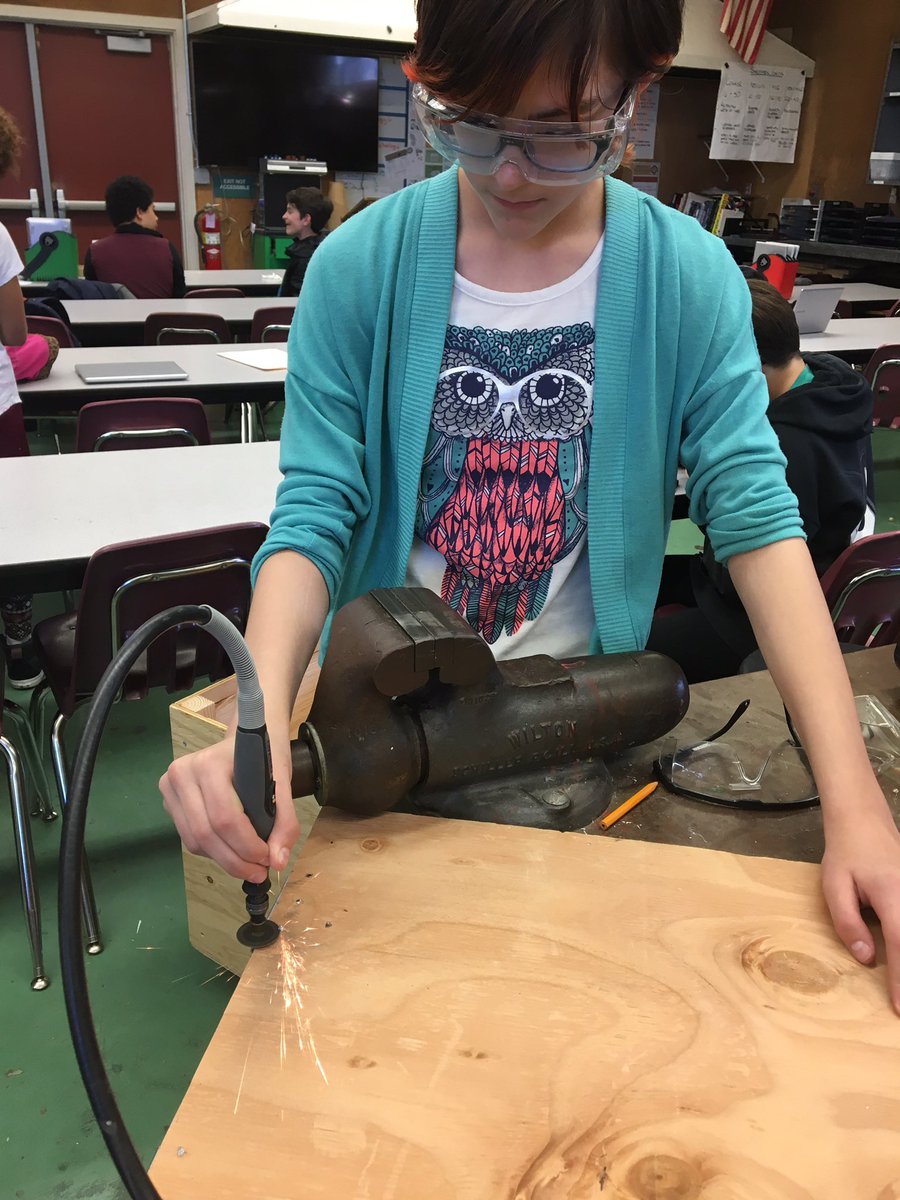 DavidsonMakers's tweet photo. How does this 8th grade girl spend her Monday afternoon? Throwing sparks! #makelikeagirl #mc https://t.co/nskUhsKAxm