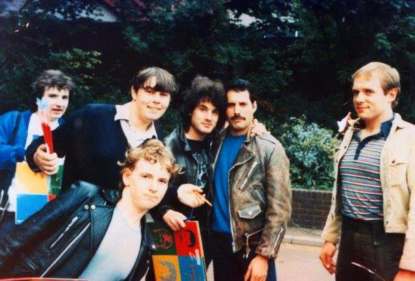 Freddie on Twitter: with fans in Toronto, Canada 1982. @MercuryMOTG #hotspace @Retro_Co https://t.co/qR5a8ctH9X https://t.co/AjnOFMu3Nw" / Twitter
