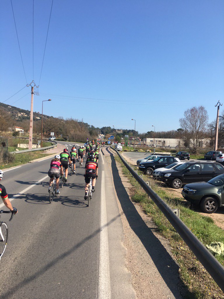 joevelomo's tweet photo. @ClubPeloton @LondonRoadClub #RidetoMIPIM final leg...over 200 riders #cantseethefront https://t.co/LOio03Id1e