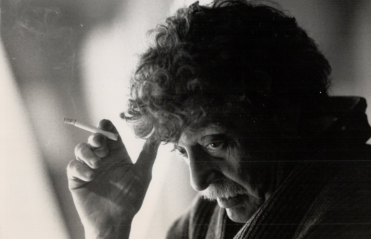 Anlamayanlar için dilimi, değersizler için kalbimi yormadığım günden beri mutluyum.

/Kurt Vonnegut/