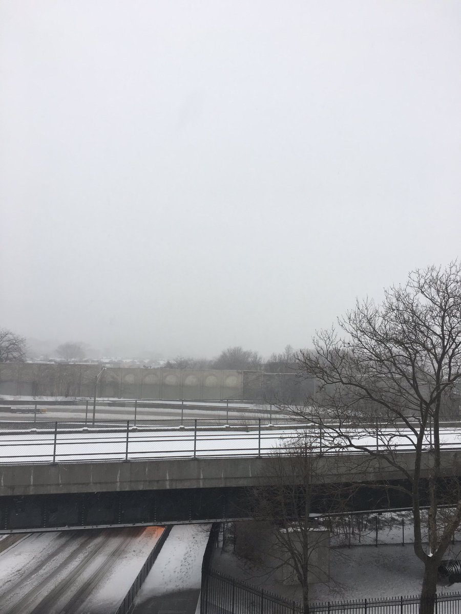 Liosher's tweet photo. Tormenta Stella, desde mi ventana en Woodside, gracias por mantenernos informados #tormentanyc https://t.co/56td4tUu6x