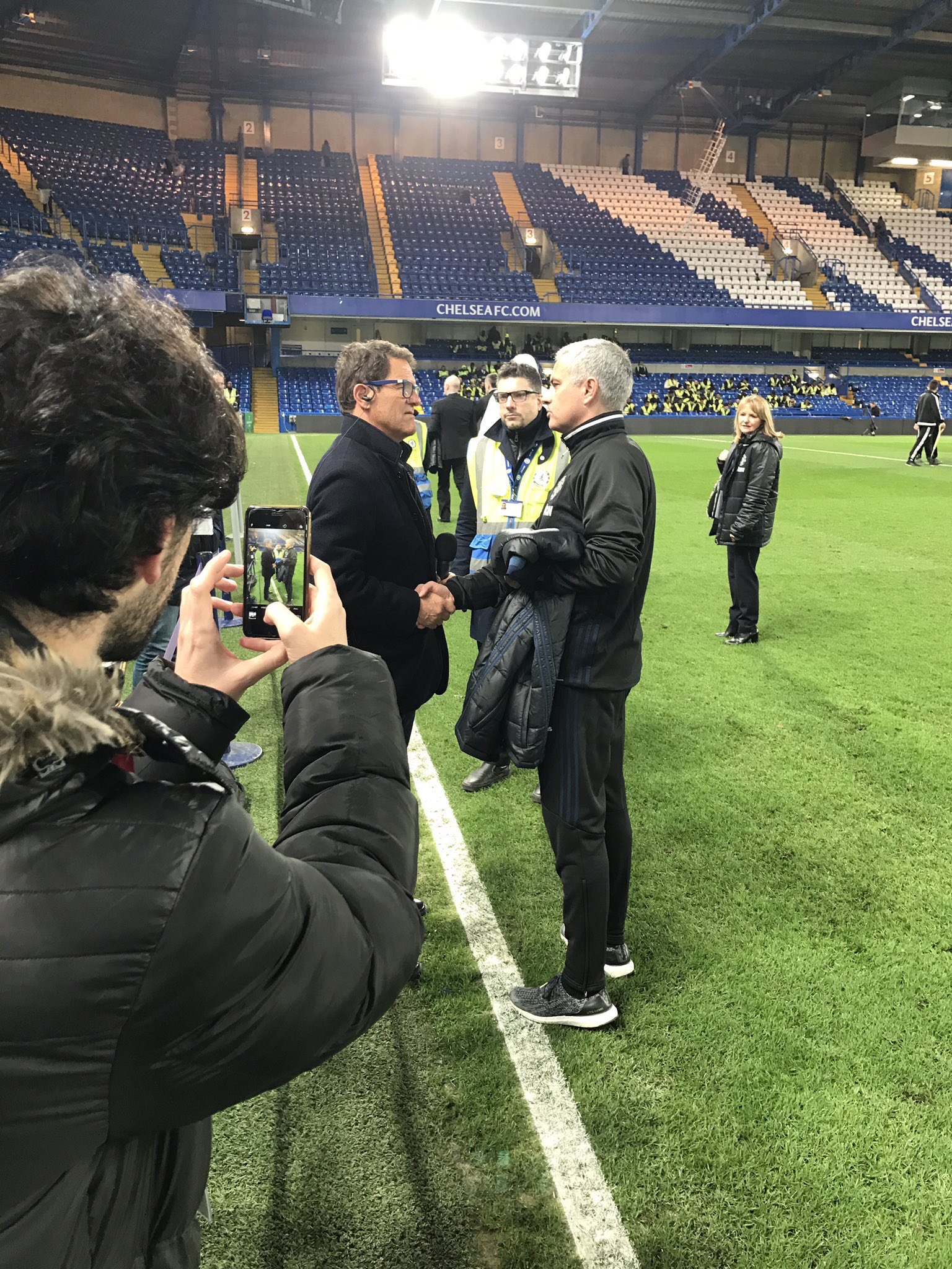 Mourinho0819 モウリーニョの昨日のファッション 凄くカッコよかったな Oo シューズもグレーでオシャレで ダウンベストがまた良かった ネッグwmもgood Mourinho0819 モウリーニョの昨日のファッション 凄くカッコよかったな Oo シューズもグレーでオシャレで ダウンベストがまた良かった ネッグwmもgood