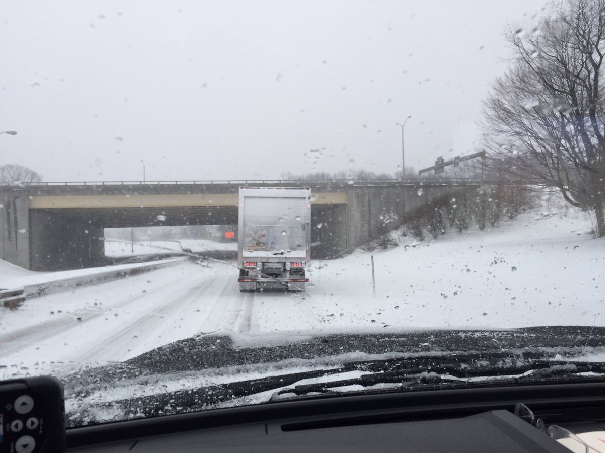 CT_STATE_POLICE's tweet photo. #CTtraffic: 5am-10am troopers responded to 14 no-injury crashes, 34 motorist assists &amp; 342 calls for service. Travel ban remains in effect. https://t.co/CqKo9ASbvk