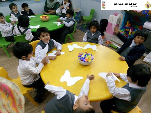 amschool80's tweet photo. Our little artists are making butterflies with crepe paper in this interesting activity. https://t.co/zSt8QIjb8s
