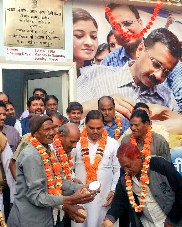 JSTomarAAP's tweet photo. Tri Nagar Vidhan Sabha Chetra ke Shakurpur ward me G &amp; I block me 2 Mohalla Clinics ka Subharambh kar Janta ko samarpit kiye https://t.co/HZvwDDN2W0