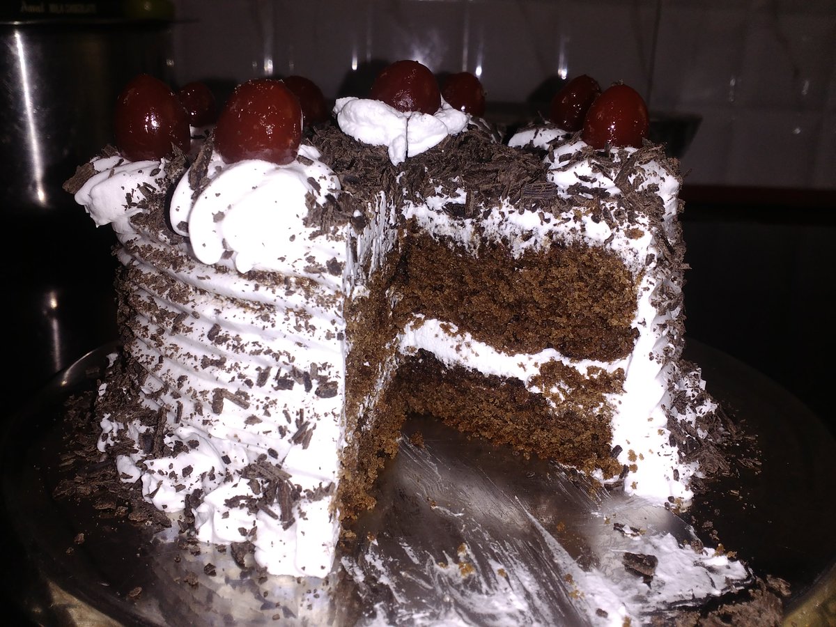 vasoya23's tweet photo. Black forest cake..
No OTG, #Nobutter, #onlywheatflour, #cookercake, #homemade, quick easy delicious recipe, healthy version of cake... https://t.co/q2k10EQfyC
