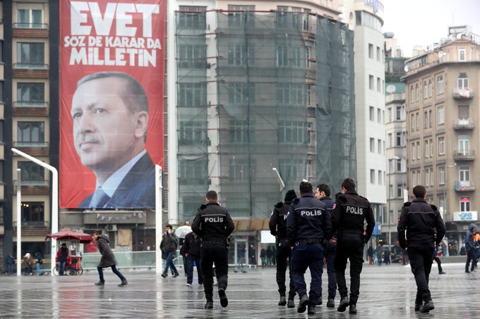 straits_times's tweet photo. Turkish President Erdogan warns Dutch of new retaliation https://t.co/XTeQy6ke2q https://t.co/E0BH8V5oF5