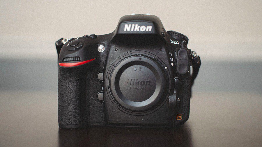 Nikon D800 plus Ausrüstung zum Verkauf digital-fotografie.us/2017/03/14/nik…