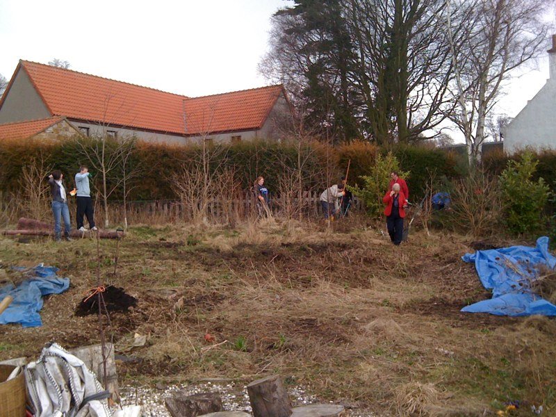 co_conscience's tweet photo. FROM COFFEE CUP TO APPLE TREES! - We has funded over 2,000 apple trees for community orchards and over 75 garden growing kits for schools! https://t.co/qVlcjBE2tN